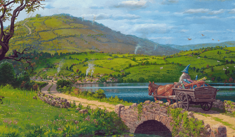 Paesaggio rurale in stile tolkieniano con ponte di pietra, carro trainato da cavallo e figura con cappello blu, colline verdi e villaggio sullo sfondo.